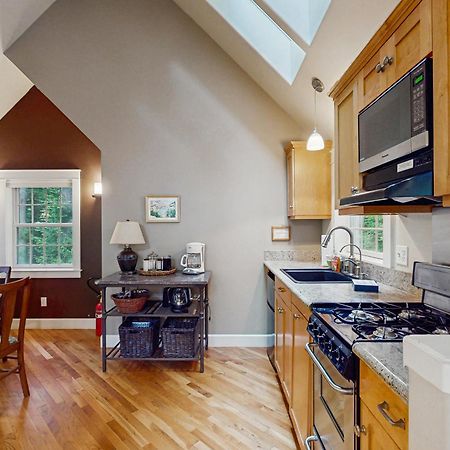 Serene Redwood Retreat アーケータ エクステリア 写真